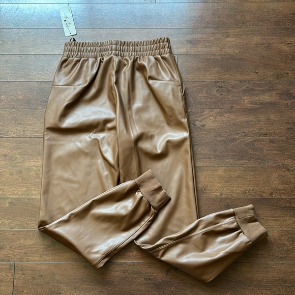 RD Style Bella Leather Jogger - Picture 6 of 7
